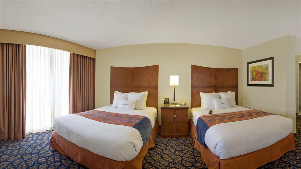 Doubletree By Hilton Downtown Hotel