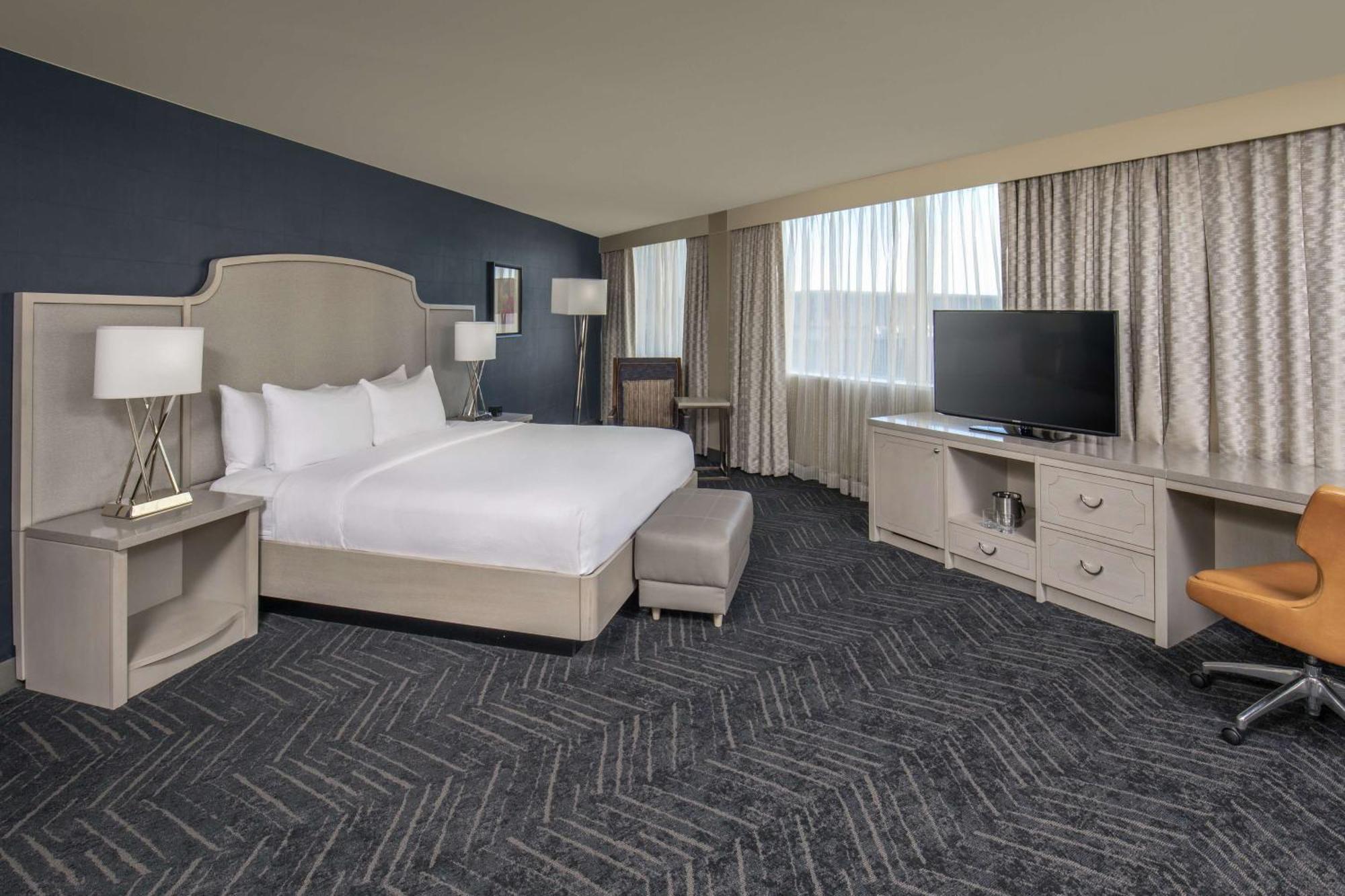Doubletree By Hilton Downtown 4*