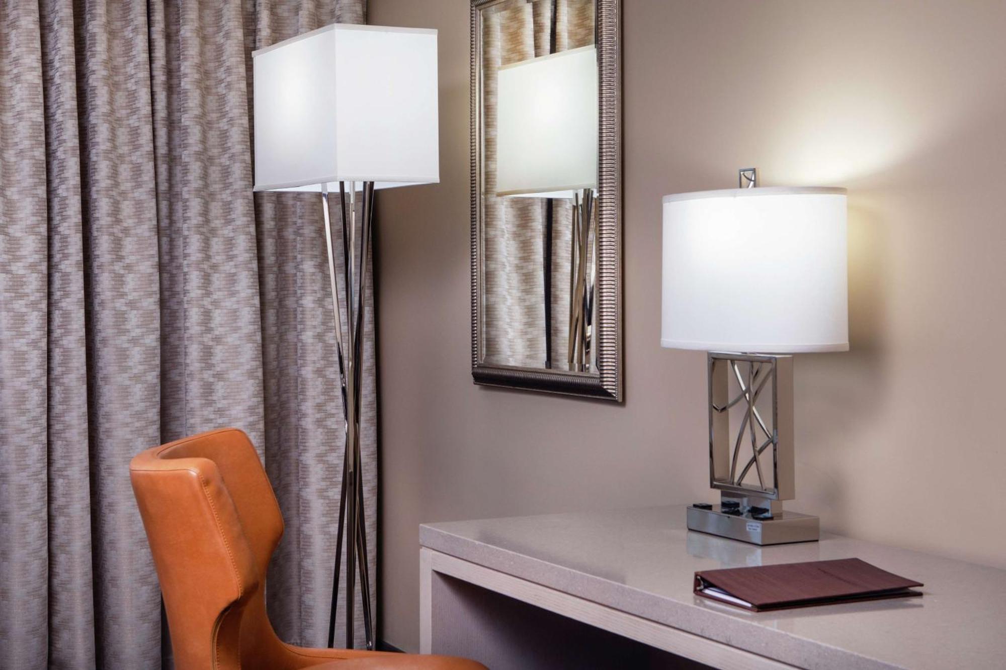 Doubletree By Hilton Downtown Hotel Nashville